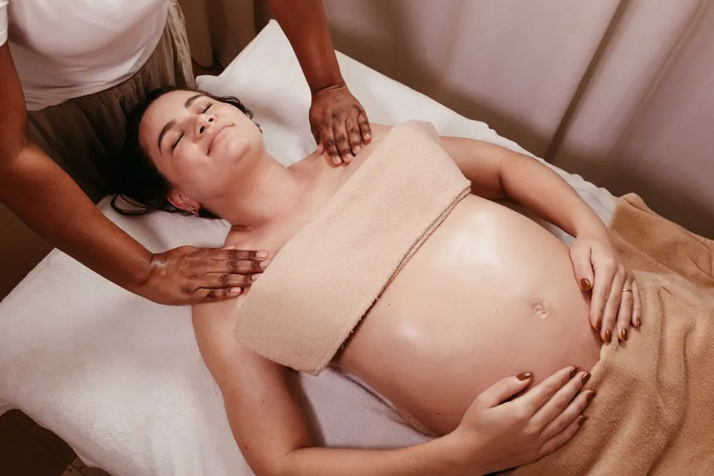Ostéopathie pour femme enceinte à Neuilly-sur-Seine, soin prénatal doux